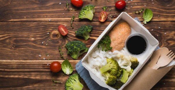 nourriture sérieuse pour le déjeuner avec une bonne nutrition